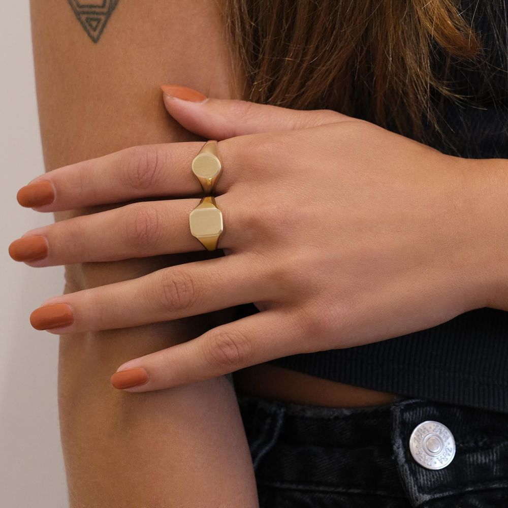 Women’s Gold Jewelry | 14K Yellow Gold Ring - Matte Circle Seal